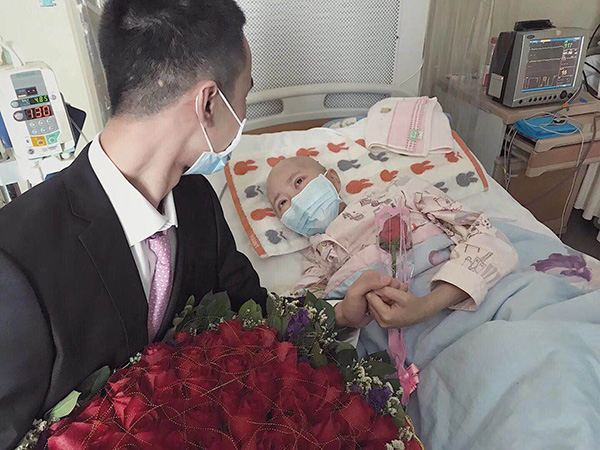 小伙病房求婚白血病女友:守護(hù)你不離不棄 小伙病房求婚白血病女友:守護(hù)你不離不棄