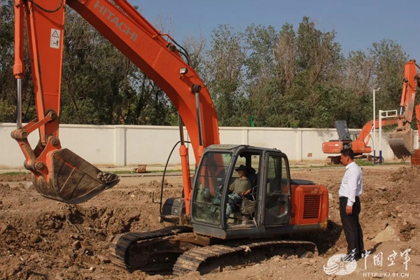 空軍找上藍(lán)翔技校聯(lián)合培訓(xùn):為的就是挖掘機