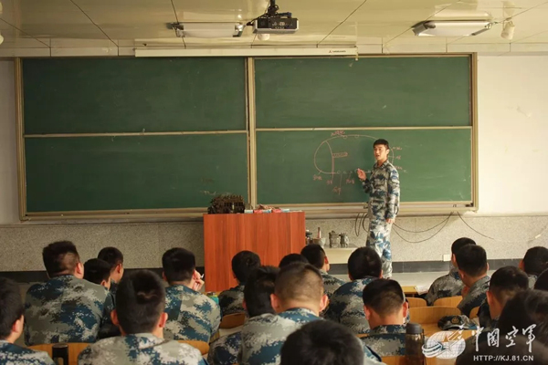 空軍找上藍(lán)翔技校聯(lián)合培訓(xùn):為的就是挖掘機