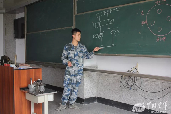 空軍找上藍(lán)翔技校聯(lián)合培訓(xùn):為的就是挖掘機