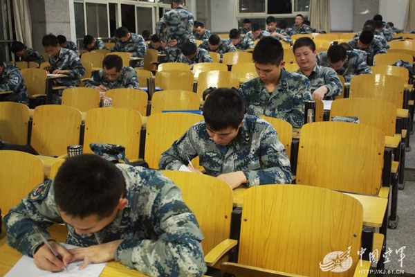 空軍找上藍(lán)翔技校聯(lián)合培訓(xùn):為的就是挖掘機