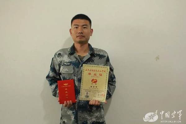 空軍找上藍(lán)翔技校聯(lián)合培訓(xùn):為的就是挖掘機