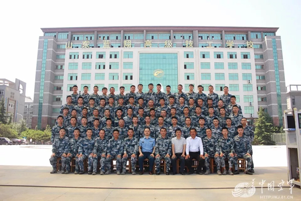 空軍找上藍(lán)翔技校聯(lián)合培訓(xùn):為的就是挖掘機