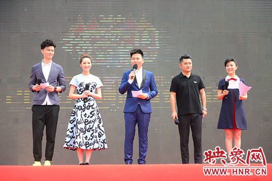 電視臺主持人與電臺主播搭檔主持，讓人耳目一新