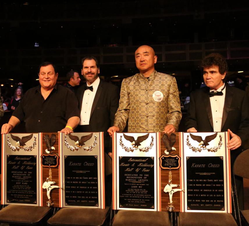 吳立新被全美空手道及自由搏擊總會(huì)授予“杰出貢獻(xiàn)獎(jiǎng)”并入選“名人堂”