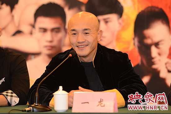 武僧一龍為中國勇士站臺助威 武僧一龍為中國勇士站臺助威