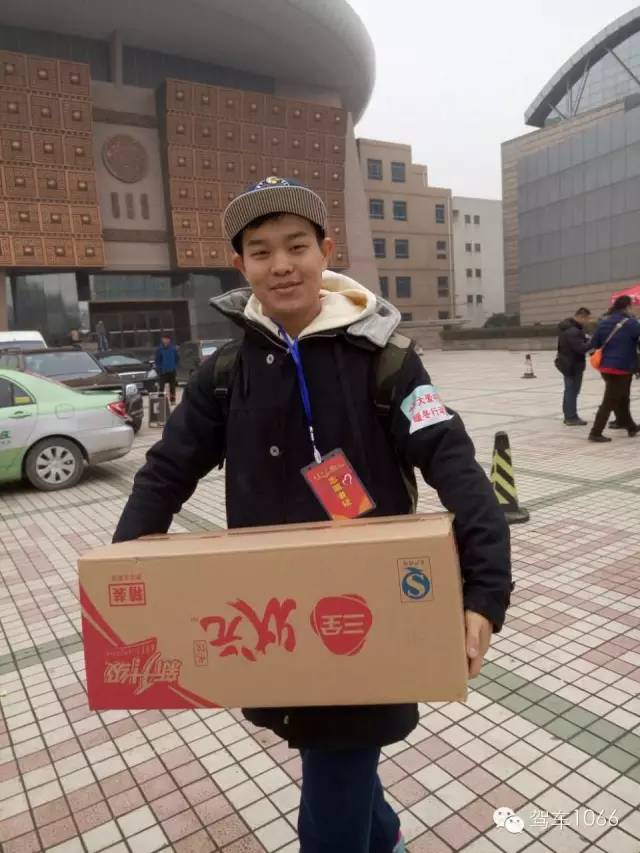 河南電臺(tái)1066主持人小澤，搬送愛(ài)心餃子。