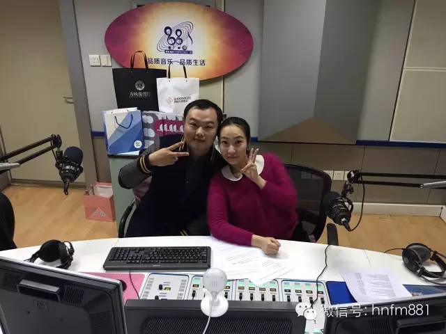 DJ子恒和小糖首先給我們送上祝?？?！