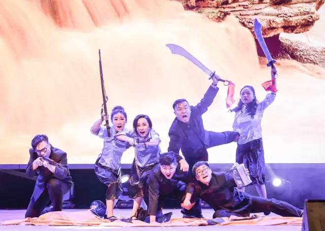 作為本場(chǎng)晚會(huì)的最后一個(gè)節(jié)目，《黃河大合唱》刷新你完全不一樣的體驗(yàn)。