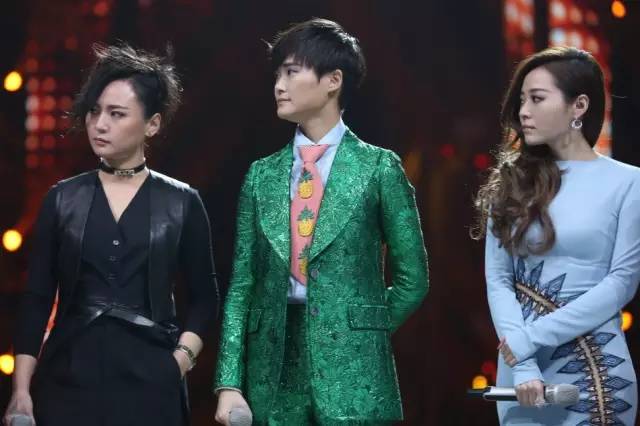 李宇春、周筆暢、張靚穎湖南臺跨年晚會同框