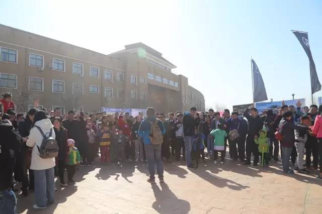 主持人胖達(dá)帶領(lǐng)魚油們進(jìn)行抽獎環(huán)節(jié)，禮物大大滴呦！