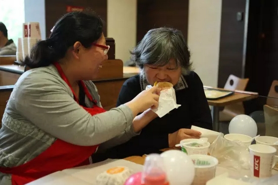 我還未長大，你卻已白了頭發(fā)，我要珍惜和媽媽在一起的每一刻