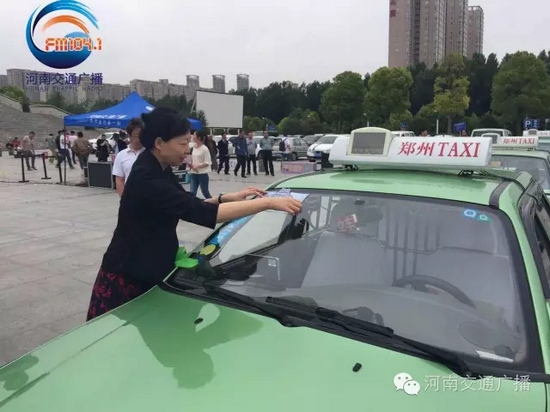 省文明辦專(zhuān)職副主任張曼如，對(duì)愛(ài)心助考活動(dòng)的舉辦給予高度評(píng)價(jià)。