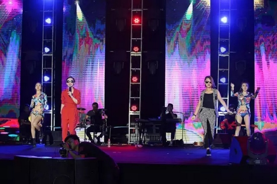 夢茹、怡璐《路燈下的小姑娘》