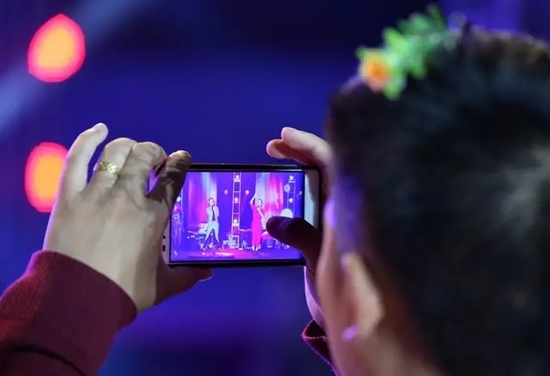 夢茹、怡璐《路燈下的小姑娘》