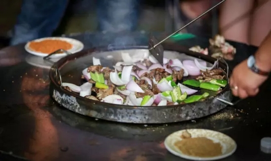 所有菜肉都取自農(nóng)場純天然的食材，吃的又美味又放心！