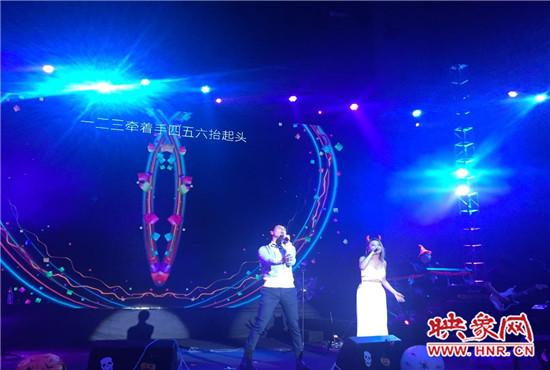 丁當(dāng)現(xiàn)場分享了她的代表曲目，《猜不透》全場大合唱，歌手嚴爵充分展現(xiàn)創(chuàng)作型歌手的特點。