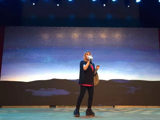 聽傅薇繼續(xù)演唱《對(duì)愛渴望》 聽傅薇繼續(xù)演唱《對(duì)愛渴望》