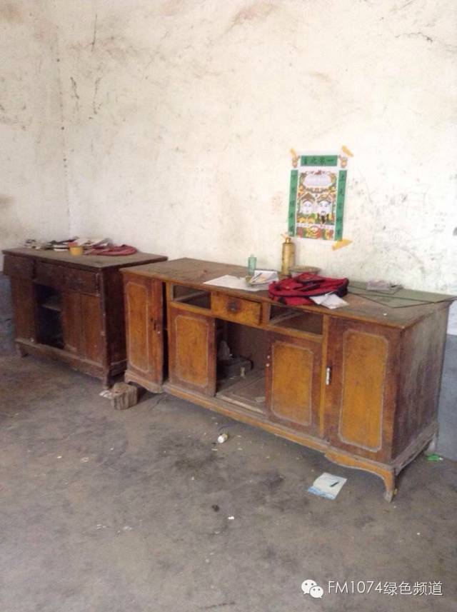 走訪另一個(gè)貧困家庭，進(jìn)去之后才知道什么是真正的一貧如洗、家徒四壁。