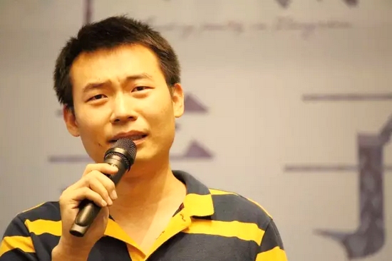 他，是一名消防員，同時也是聲音的愛好者。