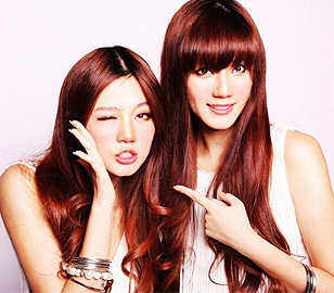 上海車(chē)展雙胞胎車(chē)模搶先看