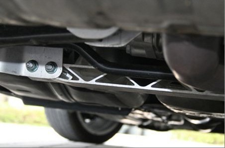 雨后汽車保養(yǎng)重要，別忘清潔汽車底盤
