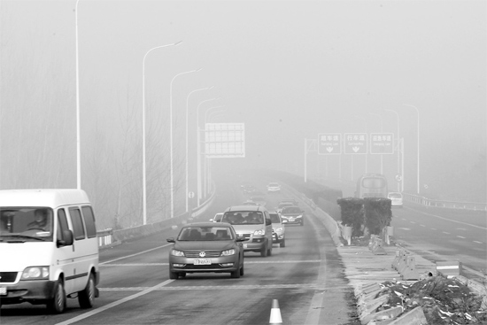 最近能見(jiàn)度不佳的天氣，給駕車上高速的車主提出了更多的要求