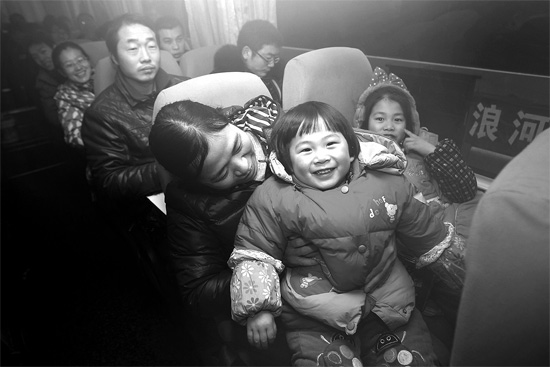 坐上愛心大巴，乘客滿臉喜悅