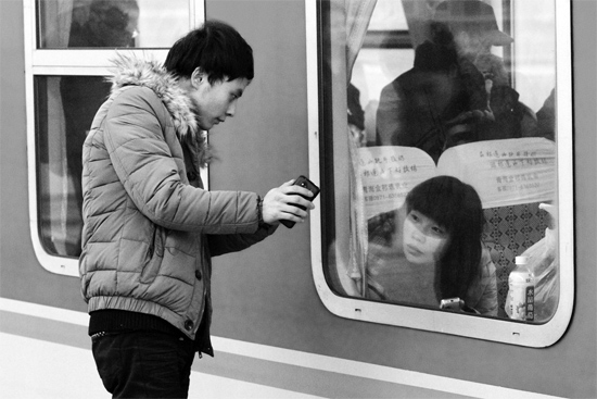 離別后，手機(jī)是傾訴思念最好的工具