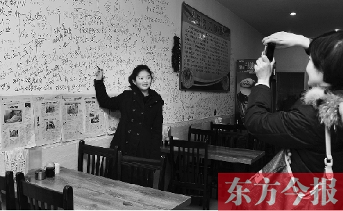 東方今報(bào)“一碗面的溫暖”還在延續(xù)，媒體和愛心人士的吃面接力熱情不減。