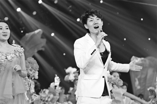 在青歌賽頒獎(jiǎng)盛典上，王晰的超炫男低音再次引爆全場(chǎng)