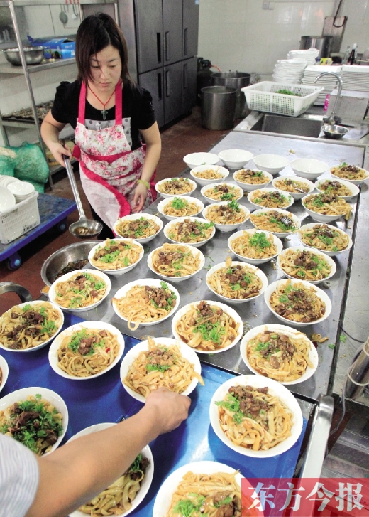 450碗面，是井小敏表達心意的途徑