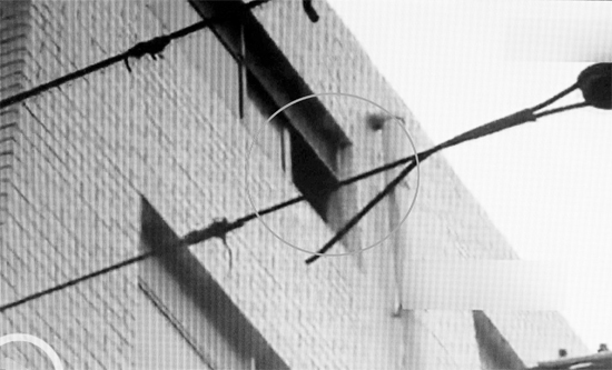 9月8日，鄭州航海路，一小伙兒因找不到工作跳樓輕生 視頻翻拍