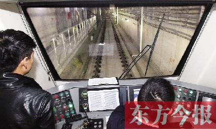 為了地鐵一號(hào)線在年底按期投入試運(yùn)營(yíng)，大家正在緊張調(diào)試