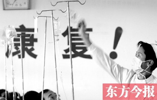 不少人嫌去醫(yī)院看病費(fèi)時(shí)費(fèi)錢，可是很多病癥并不是網(wǎng)上問問專家、自行買藥吃就能治療的