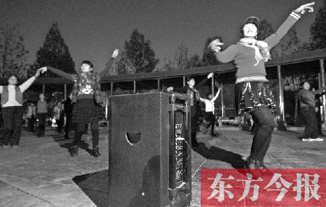 做到既讓跳舞的人有地方，又不影響他人休息，這才是化解矛盾的根本出路