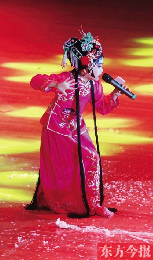 11月16日，《非常6+1》河南區(qū)總決賽現(xiàn)場(chǎng)，入圍選手們上演了一場(chǎng)精彩的比賽