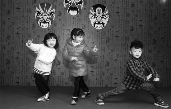 11月19日，鄭州市銘功路小學(xué)的金名劇場(chǎng)