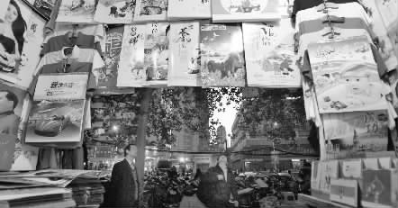 11月25日，鄭州市福壽街一家臺(tái)歷、掛歷專(zhuān)營(yíng)店店主稱(chēng)，上貨半個(gè)多月了，生意一直很冷清