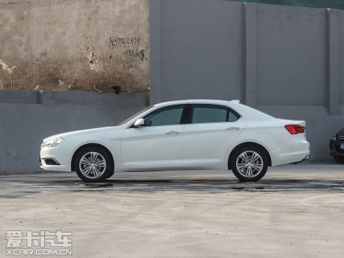 北京汽車(chē)2013款紳寶