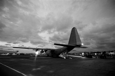 3月23日，中非共和國首都班吉，從加蓬首都利伯維爾出發(fā)的法國增援部隊共計200名士兵抵達班吉國際機場