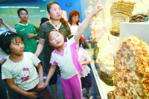 哇，地質(zhì)博物館里好多沒見過的?。? oldsrc=