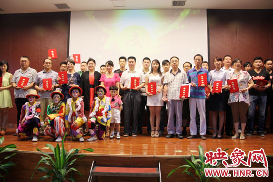 經(jīng)過網(wǎng)絡(luò)投票和專家評審，最終農(nóng)民兄弟樂隊的歌曲《中國夢》、動畫片《紅孩兒與大學(xué)院》以及《中原福塔兒童