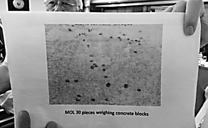 菲防長3日出示拍攝到的“混凝土砌塊”。