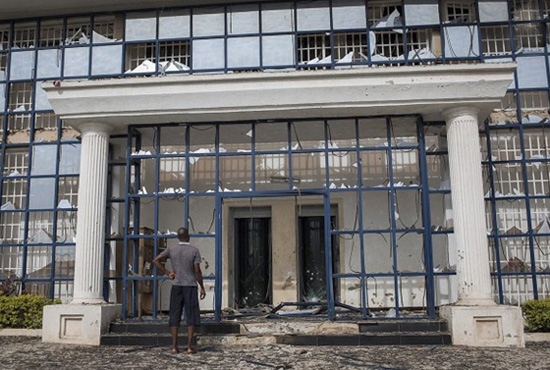 尼日利亞伊斯蘭極端武裝組織“博科圣地”約貝州古杰巴(Gujba)市的農(nóng)業(yè)學(xué)院，射殺數(shù)十名學(xué)生。