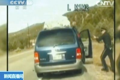 1察第一次讓費(fèi)雷爾下車(chē)。