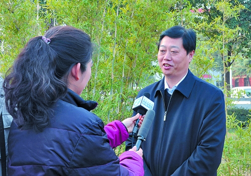 十八大代表、南陽市委書記李文慧談學(xué)習(xí)十八大精神體會(huì)