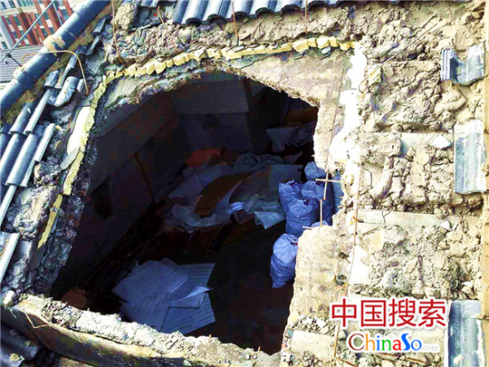 開封一業(yè)主私自鑿開房頂 律師:住建局涉嫌不作為 開封一業(yè)主私自鑿開房頂 律師:住建局涉嫌不作為