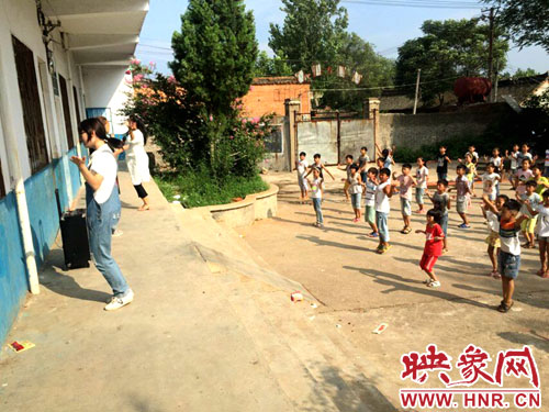 四位鄉(xiāng)村老師為閆洼小學(xué)的孩子們撐起一片藍(lán)天 四位鄉(xiāng)村老師為閆洼小學(xué)的孩子們撐起一片藍(lán)天