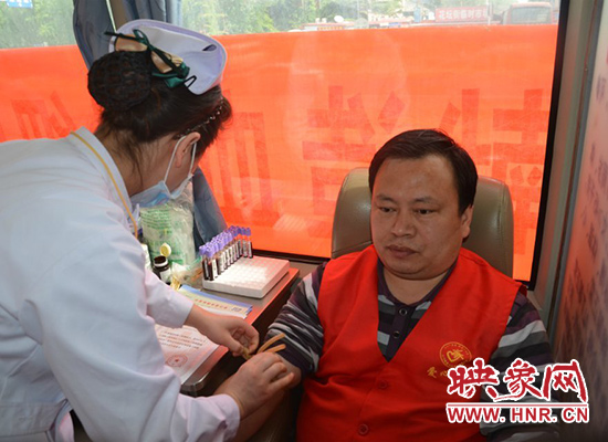 十年公益路 幫助別人成習(xí)慣 十年公益路 幫助別人成習(xí)慣